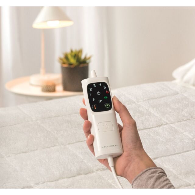 Dreamland 16694C Single Underblanket inchScandi Sherpa Intelliheatinch Elasticated Corner Straps